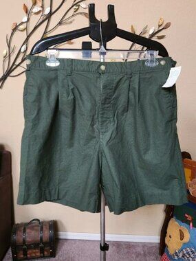 NWT Pierre Cardin mens green shorts sz 38